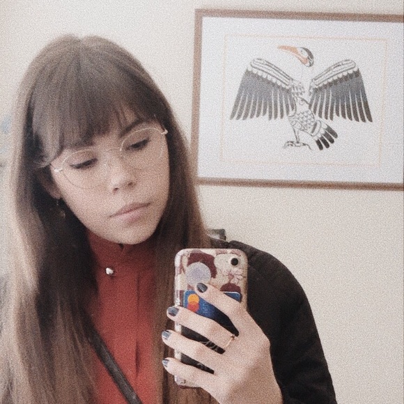 Meet your Posher, Julianna - Picture 2 of 3